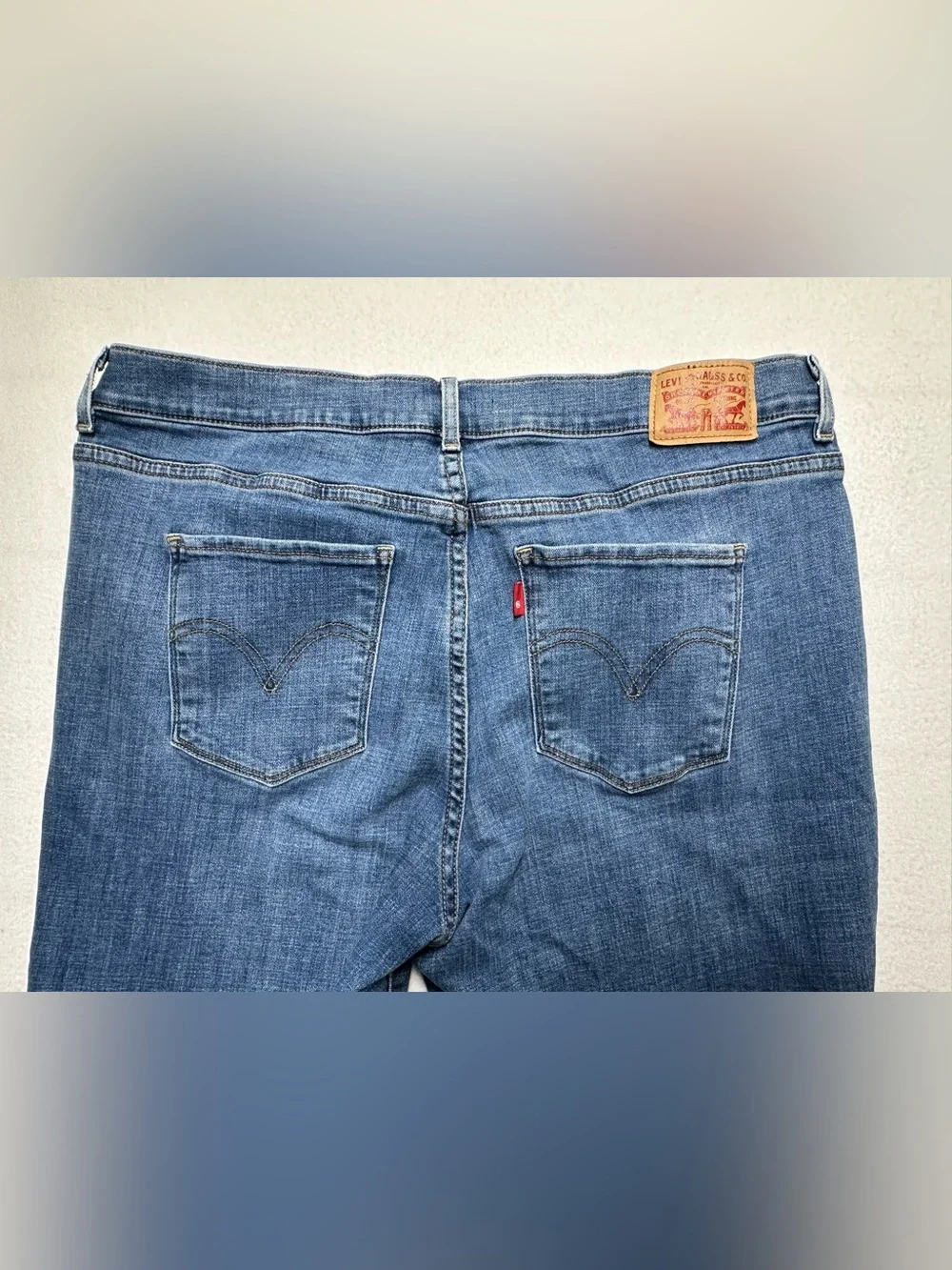 Levi’s Men’s Bootcut Jeans 33x30 – Medium Wash Denim